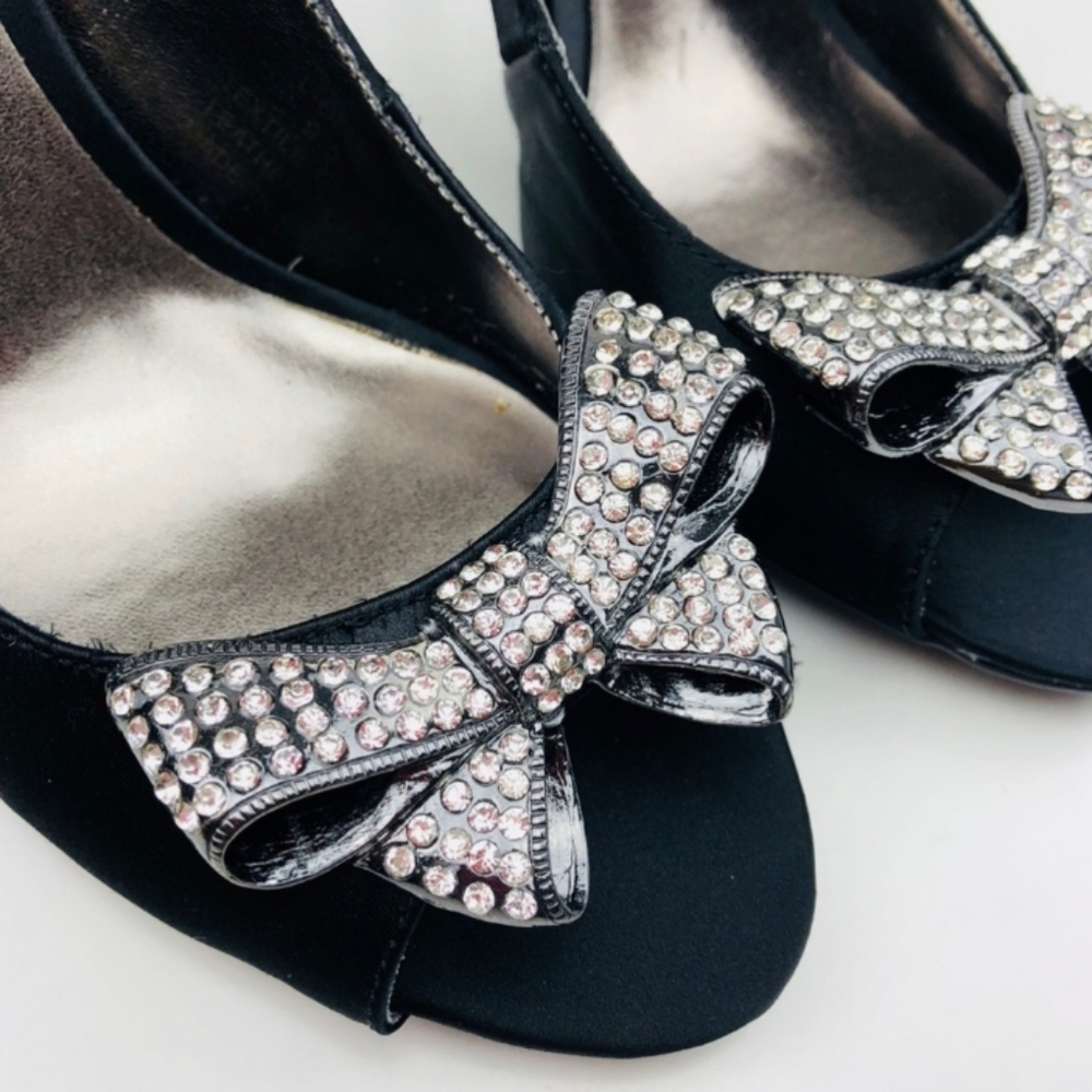 Steve Madden Luxe Holiday Party Glitz Peep Toe Sling-Back Pin Up Satin Heel Sz 9